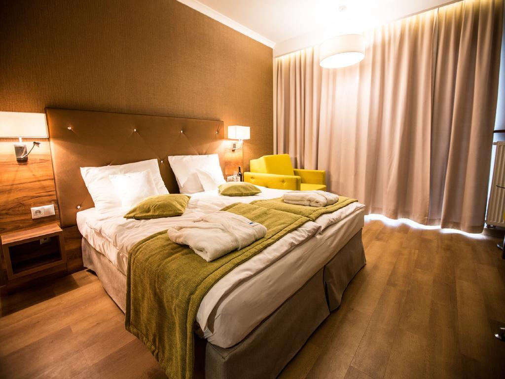 Mineral Hotel Malinowy Raj Solec-Zdrój Exterior foto