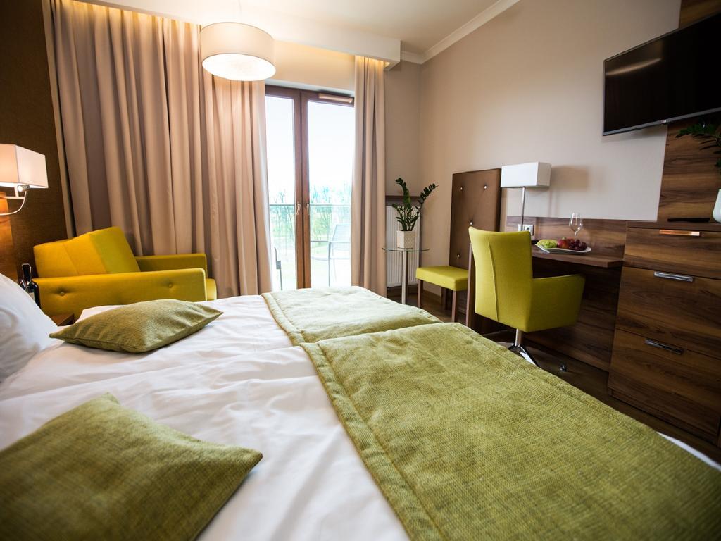 Mineral Hotel Malinowy Raj Solec-Zdrój Exterior foto